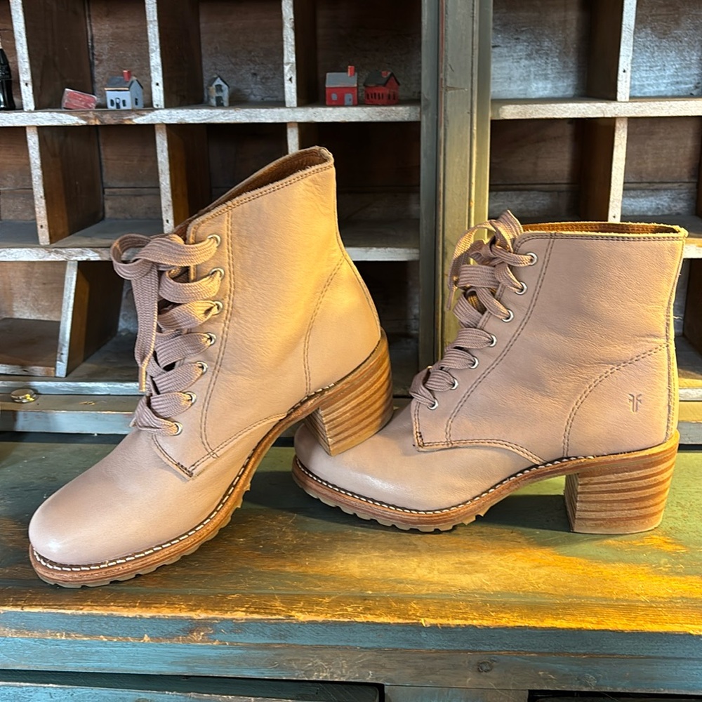Frye Sabrina 6G lilac